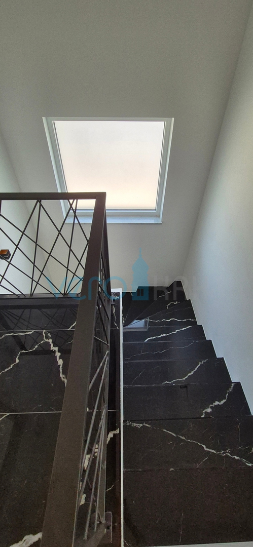Otok Krk, mesto Krk, okolica, vila 200 m2, bazen, odprt razgled, prodaja
