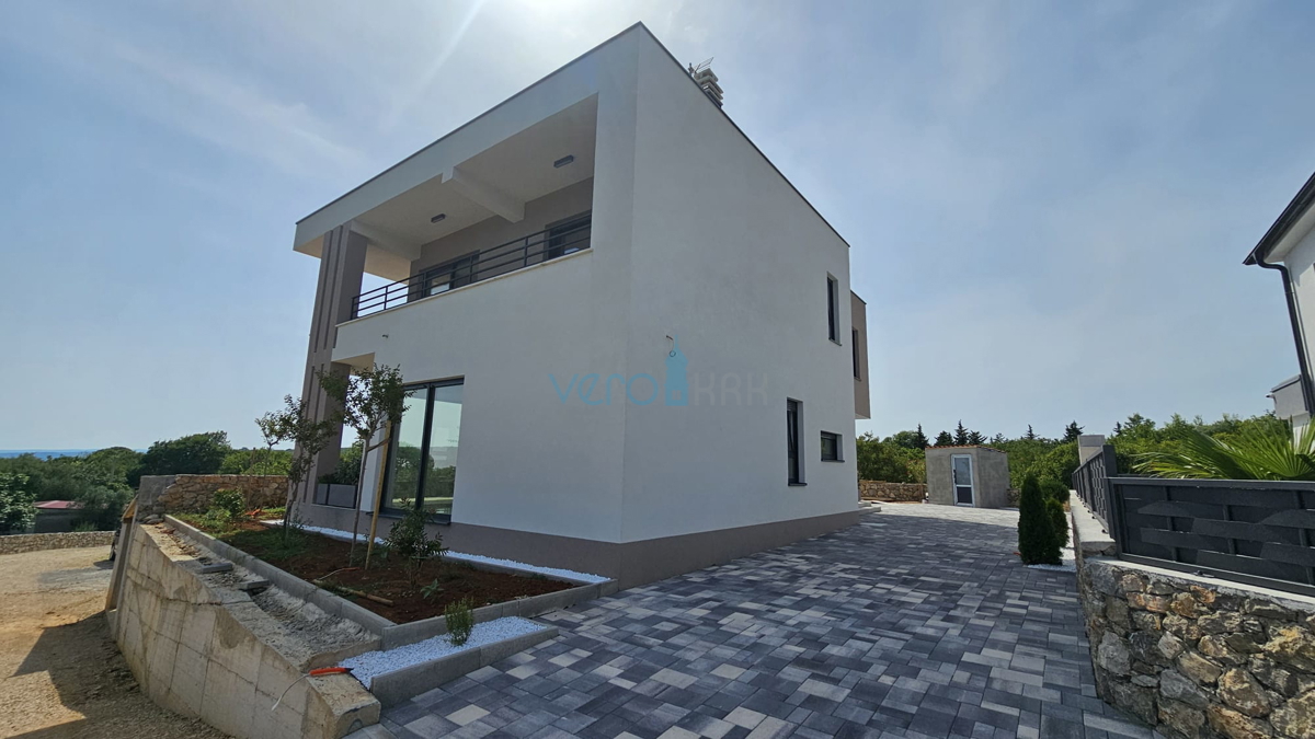 Mesto Krk, okolica, vila 200m2, bazen, odprt pogled, prodamo