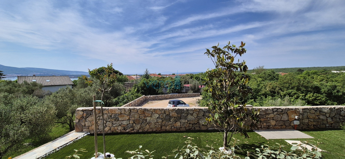 Otok Krk, mesto Krk, okolica, vila 200 m2, bazen, odprt razgled, prodaja