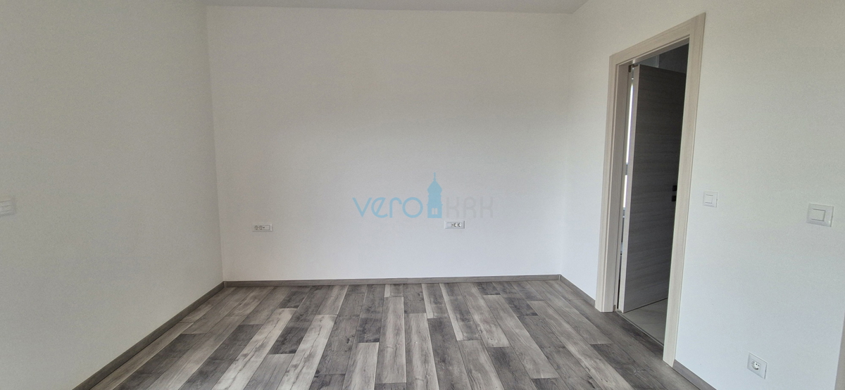 Otok Krk, mesto Krk, okolica, vila 200 m2, bazen, odprt razgled, prodaja