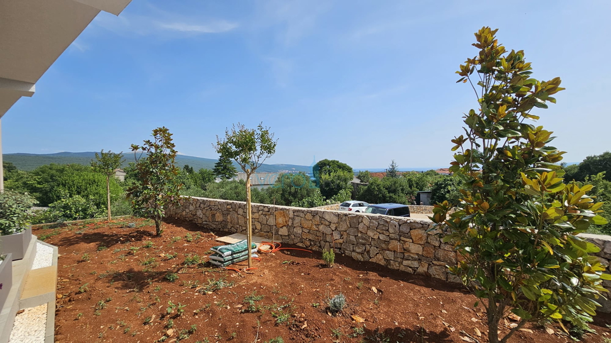 Mesto Krk, okolica, vila 200m2, bazen, odprt pogled, prodamo