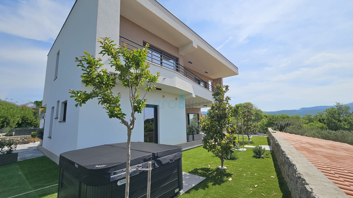 Otok Krk, mesto Krk, okolica, vila 200 m2, bazen, odprt razgled, prodaja