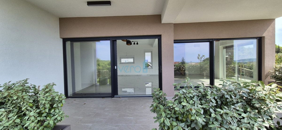 Otok Krk, mesto Krk, okolica, vila 200 m2, bazen, odprt razgled, prodaja