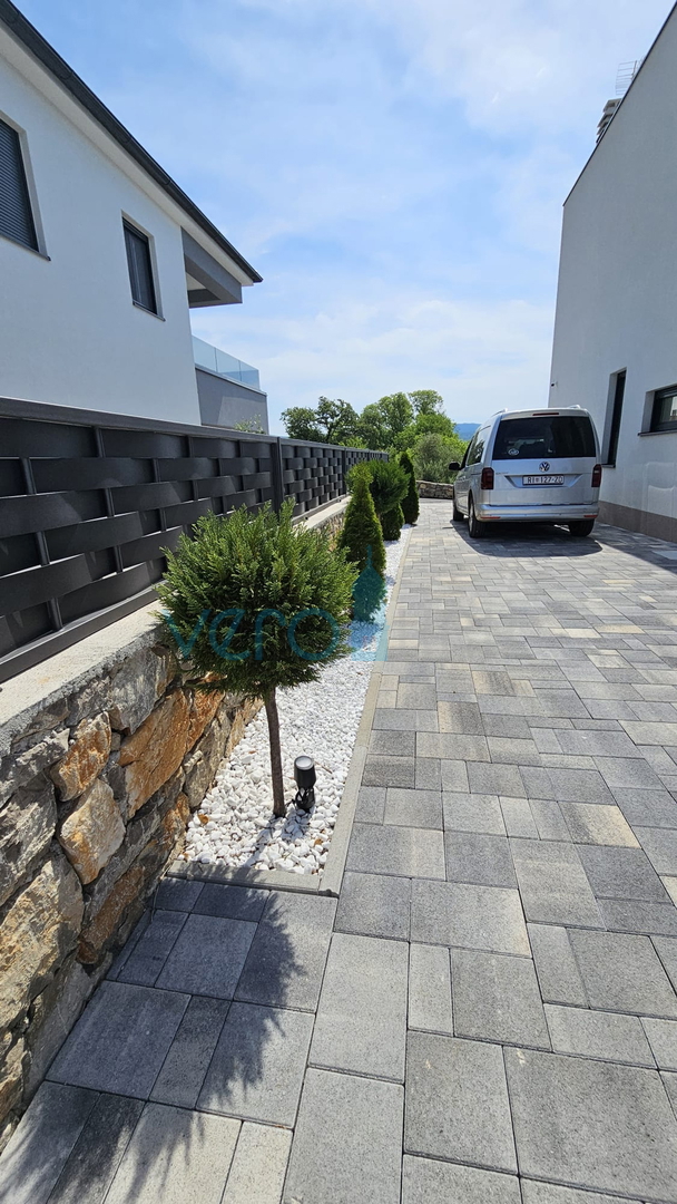 Otok Krk, mesto Krk, okolica, vila 200 m2, bazen, odprt razgled, prodaja