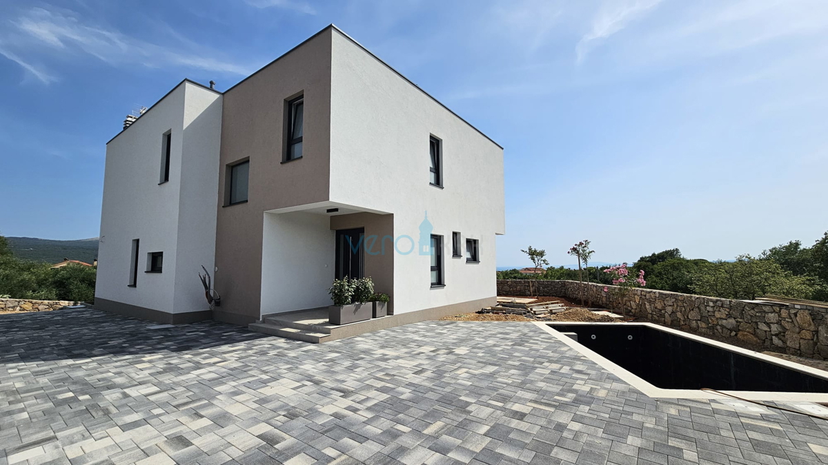Mesto Krk, okolica, vila 200m2, bazen, odprt pogled, prodamo