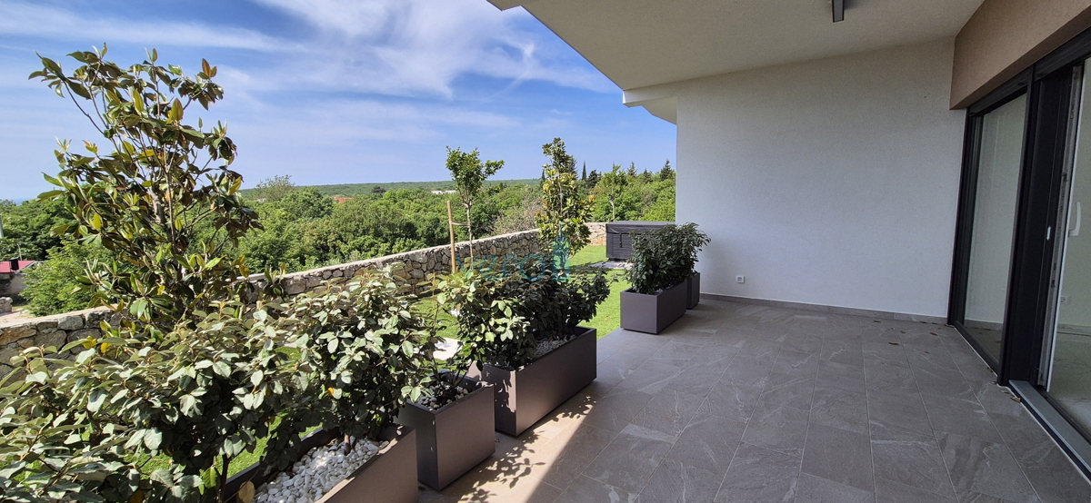 Otok Krk, mesto Krk, okolica, vila 200 m2, bazen, odprt razgled, prodaja