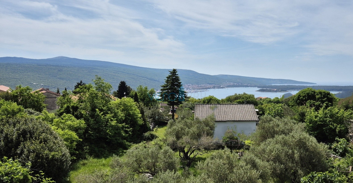 Otok Krk, mesto Krk, okolica, vila 200 m2, bazen, odprt razgled, prodaja