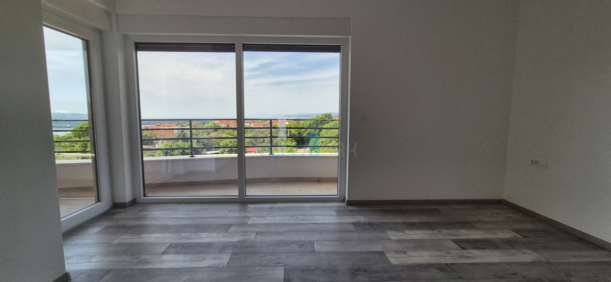 Otok Krk, mesto Krk, okolica, vila 200 m2, bazen, odprt razgled, prodaja