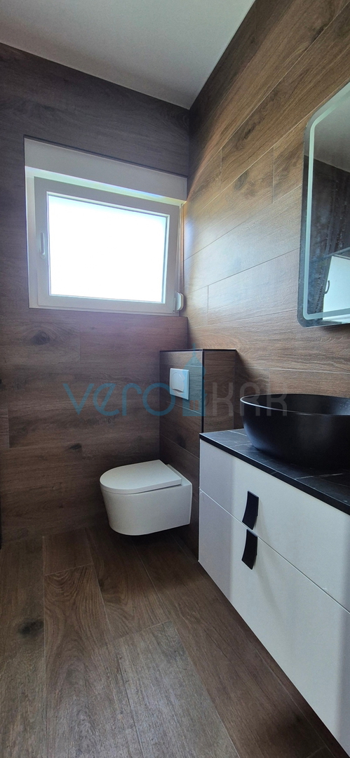 Otok Krk, mesto Krk, okolica, vila 200 m2, bazen, odprt razgled, prodaja