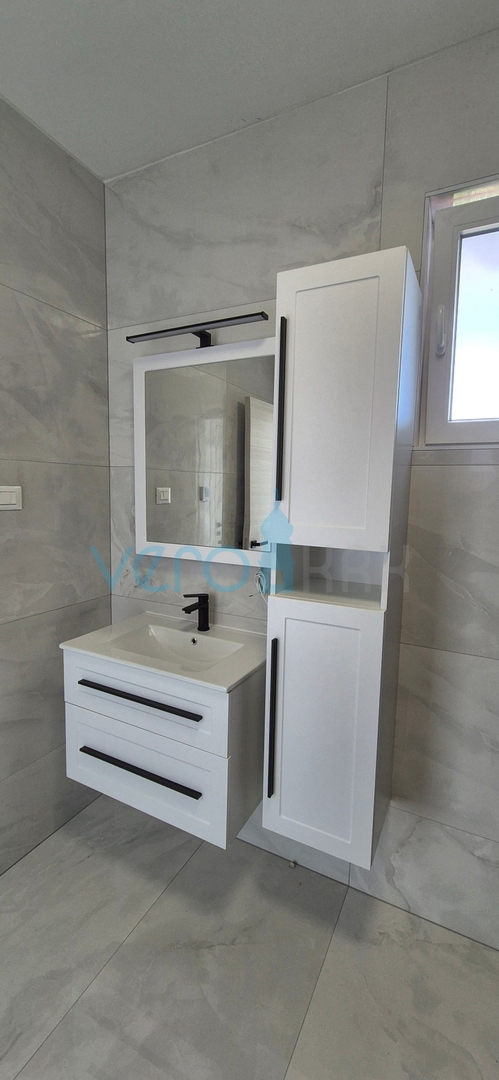 Otok Krk, mesto Krk, okolica, vila 200 m2, bazen, odprt razgled, prodaja
