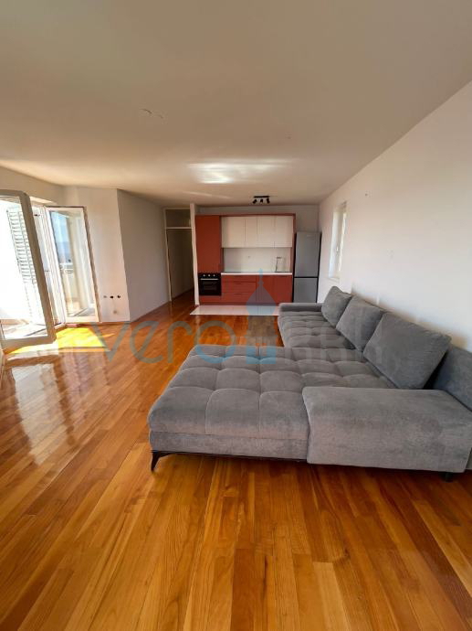 Crikvenica - lep apartman, panoramski pogled, dvigalo, prodamo