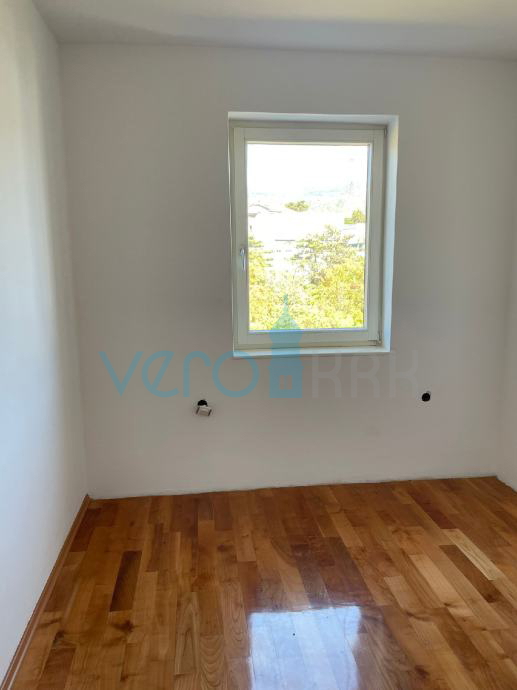 Crikvenica - lep apartman, panoramski pogled, dvigalo, prodamo