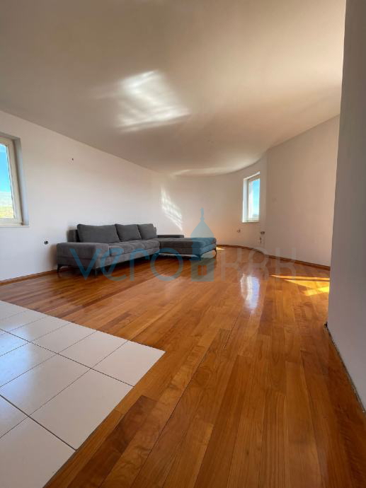 Crikvenica - lep apartman, panoramski pogled, dvigalo, prodamo