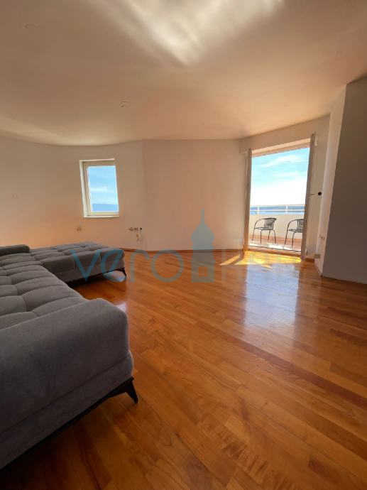Crikvenica - lep apartman, panoramski pogled, dvigalo, prodamo