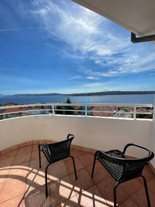 Crikvenica - lep apartman, panoramski pogled, dvigalo, prodamo