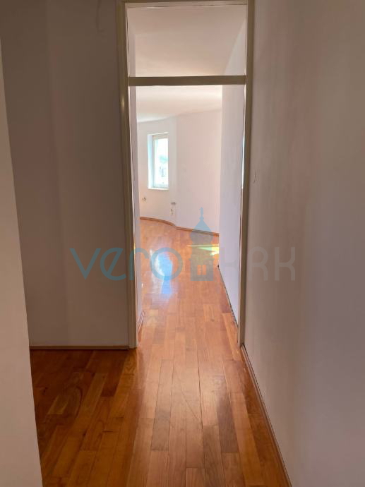 Crikvenica - lep apartman, panoramski pogled, dvigalo, prodamo