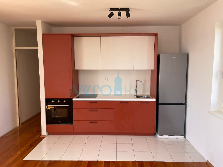 Crikvenica - lep apartman, panoramski pogled, dvigalo, prodamo