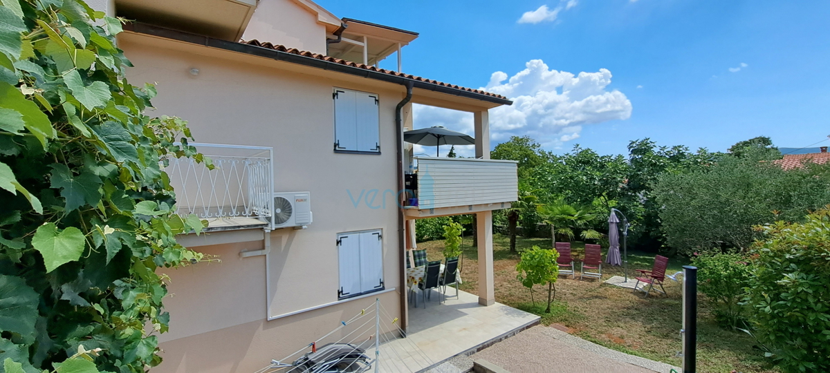 Mesto Krk, okolica, samostojna hiša s 3 apartmaji in pogledom na morje, prodaja