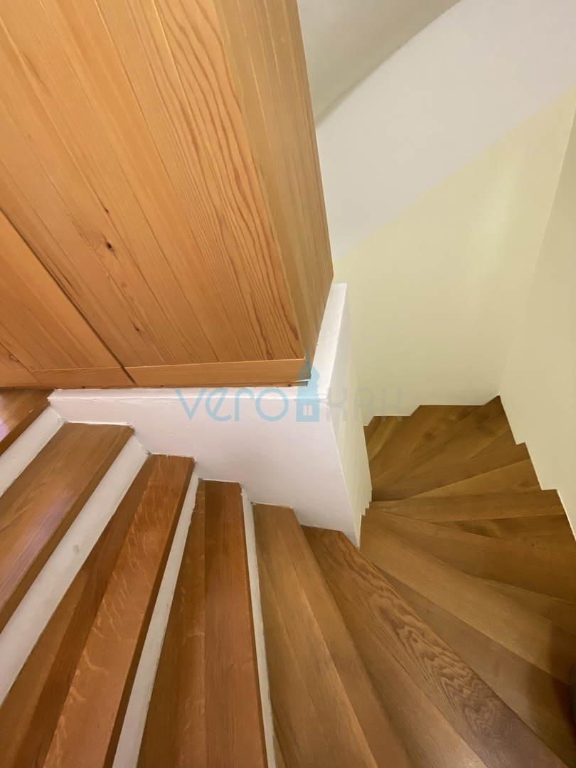 Mesto Krk, okolica, samostojna hiša s 3 apartmaji in pogledom na morje, prodaja