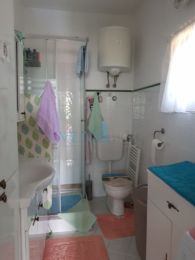 Malinska, okolica, apartma 50 m2 s pogledom na morje, vrt, 80 m od plaže, prodamo