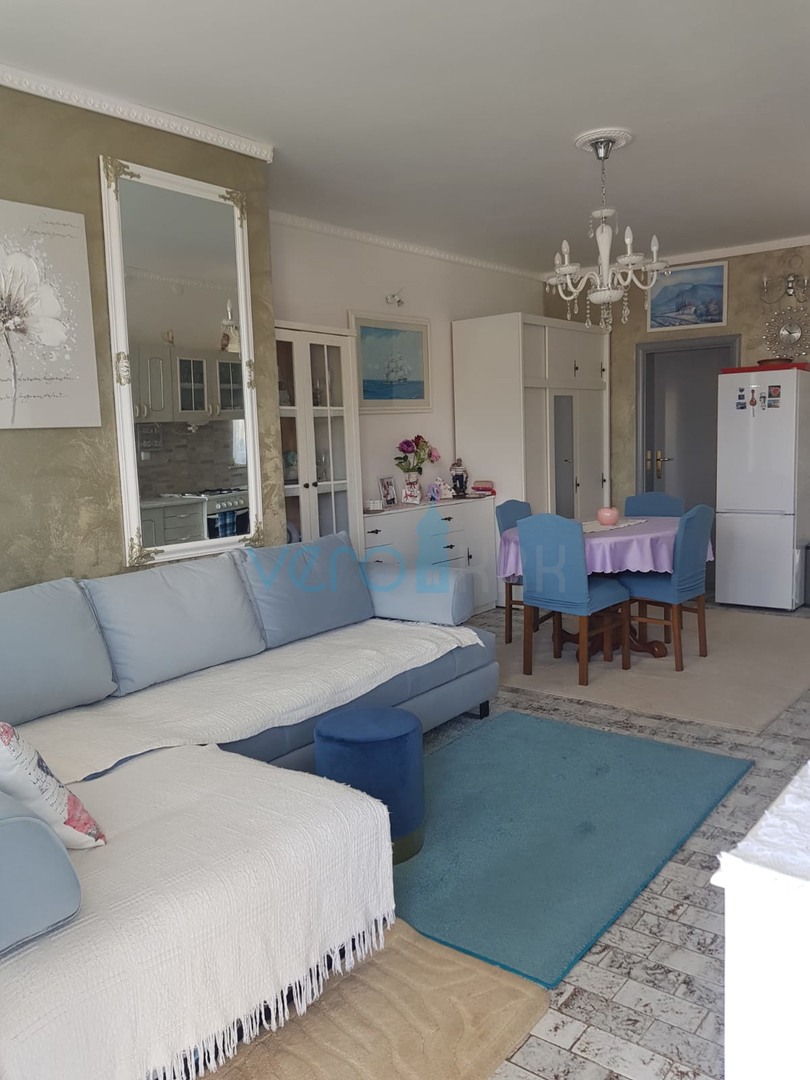 Malinska, okolica, apartma 50 m2 s pogledom na morje, vrt, 80 m od plaže, prodamo