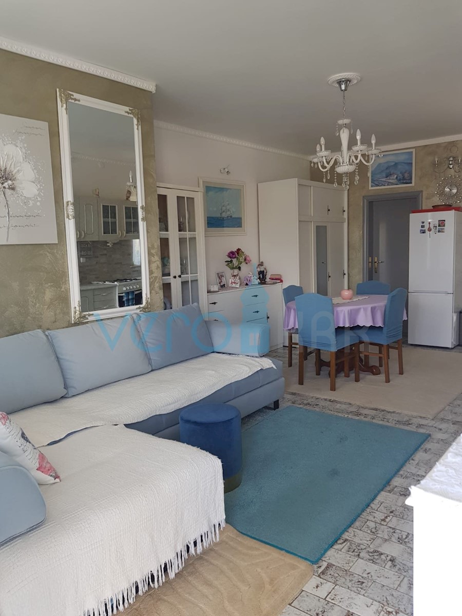 Malinska, okolica, apartma 50 m2 s pogledom na morje, vrt, 80 m od plaže, prodamo