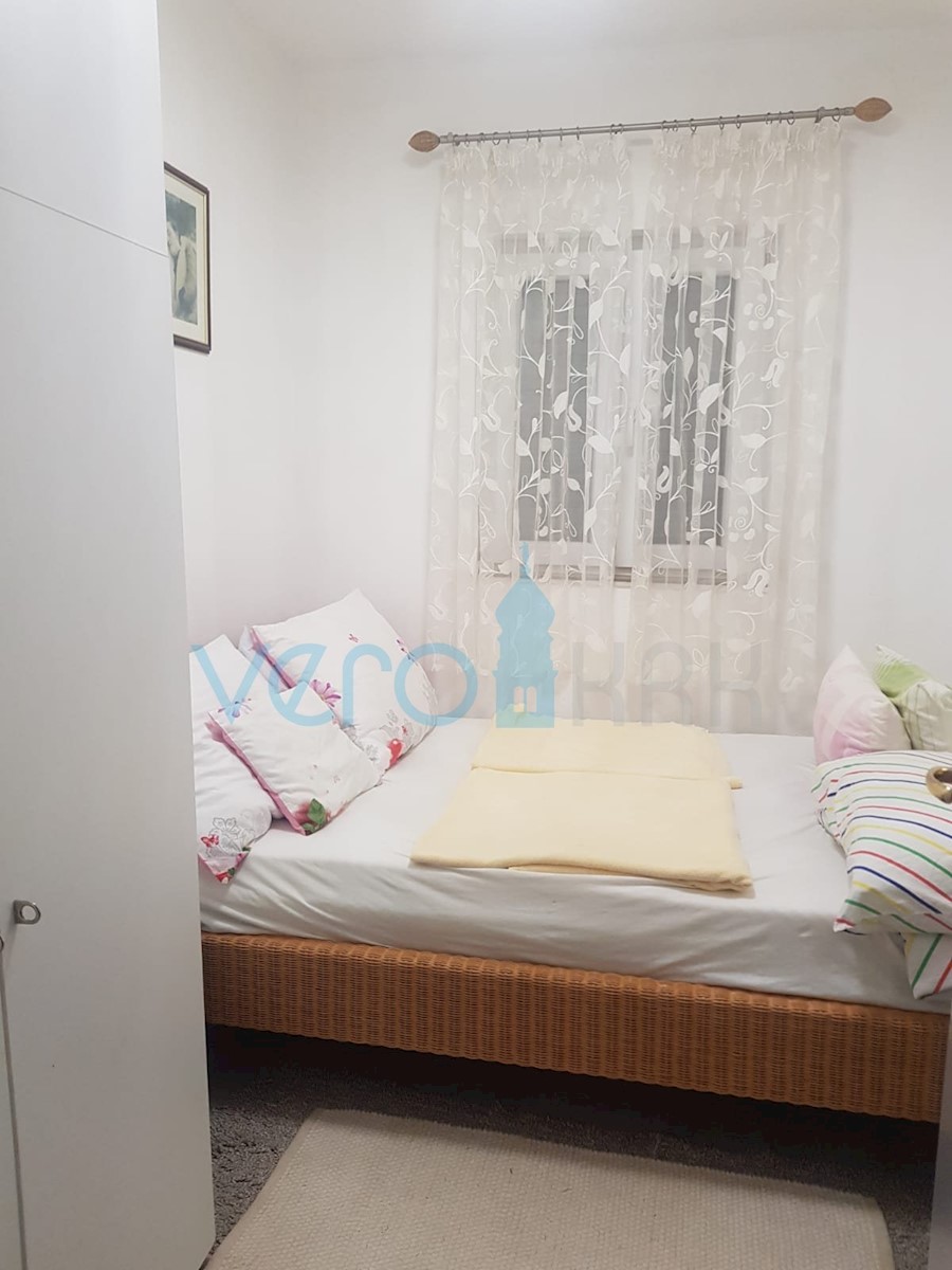 Malinska, okolica, apartma 50 m2 s pogledom na morje, vrt, 80 m od plaže, prodamo