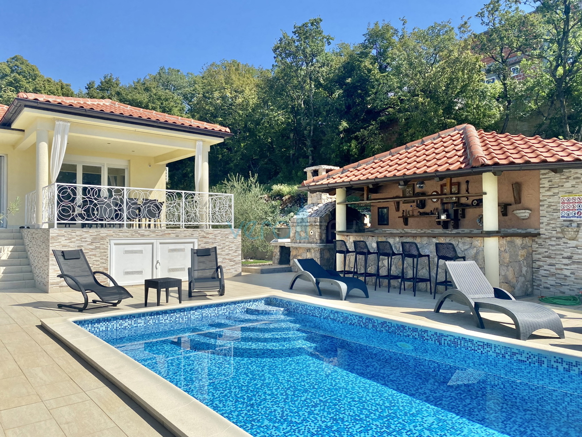 Omišalj, Samostojna vila na intimni lokaciji z odprtim pogledom na morje in okolico, prodamo