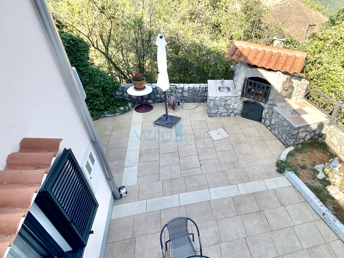 Dobrinj, Samostojna hiša z vrtom in pogledom na morje, prodamo