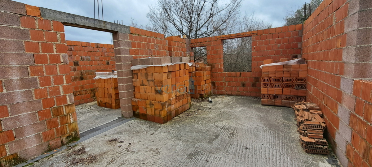 Šilo, okolica, otok Krk, začeta gradnja družinske hiše, prodaja
