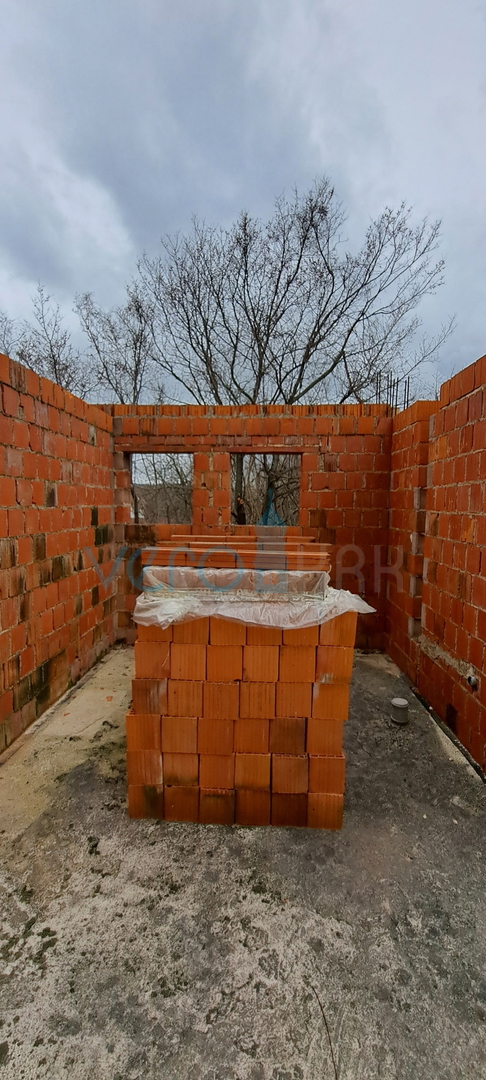 Šilo, okolica, otok Krk, začeta gradnja družinske hiše, prodaja