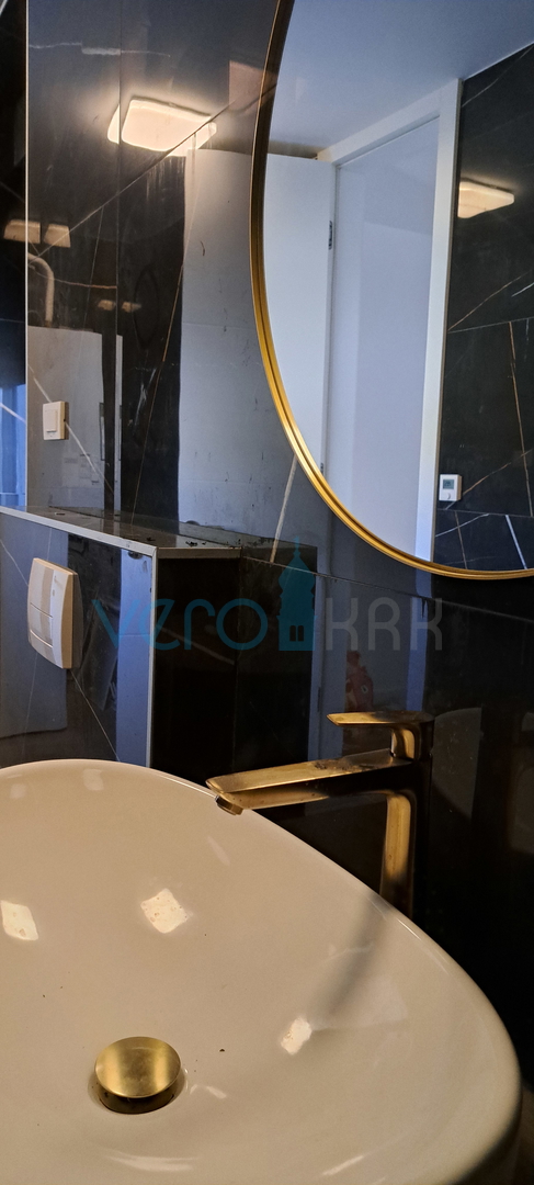 Mesto Krk, moderno dvoetažno stanovanje, strešni bazen, terasa, pogled, novogradnja, prodaja