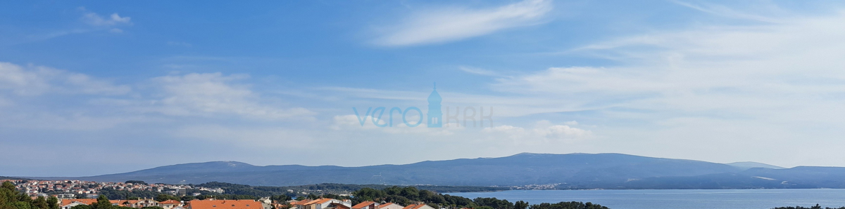 Mesto Krk, moderno dvoetažno stanovanje, strešni bazen, terasa, pogled, novogradnja, prodaja