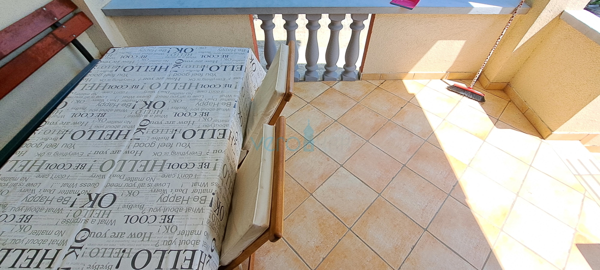 Uvala Soline, otok Krk, apartma 31 m2, pritličje, terasa, prodamo