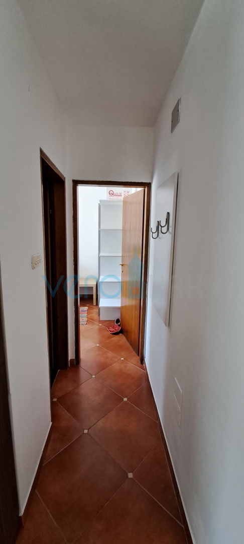 Uvala Soline, otok Krk, apartma 31 m2, pritličje, terasa, prodamo