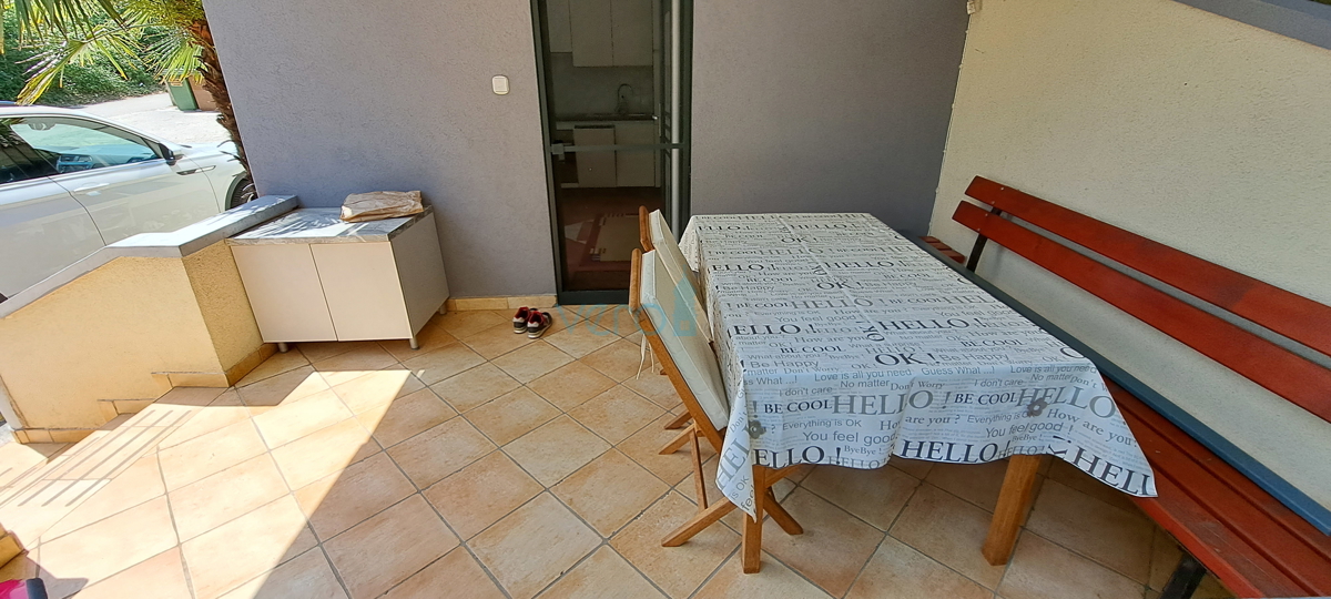 Uvala Soline, otok Krk, apartma 31 m2, pritličje, terasa, prodamo
