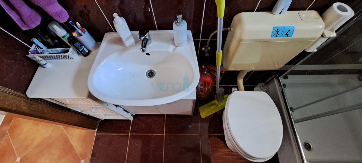 Uvala Soline, otok Krk, apartma 31 m2, pritličje, terasa, prodamo