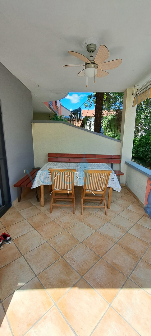 Uvala Soline, otok Krk, apartma 31 m2, pritličje, terasa, prodamo