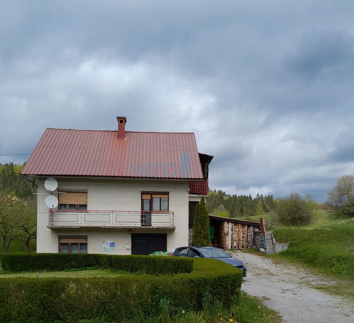 Čabar, Prezid, samostojna hiša, velika parcela, drvarnica, prodaja