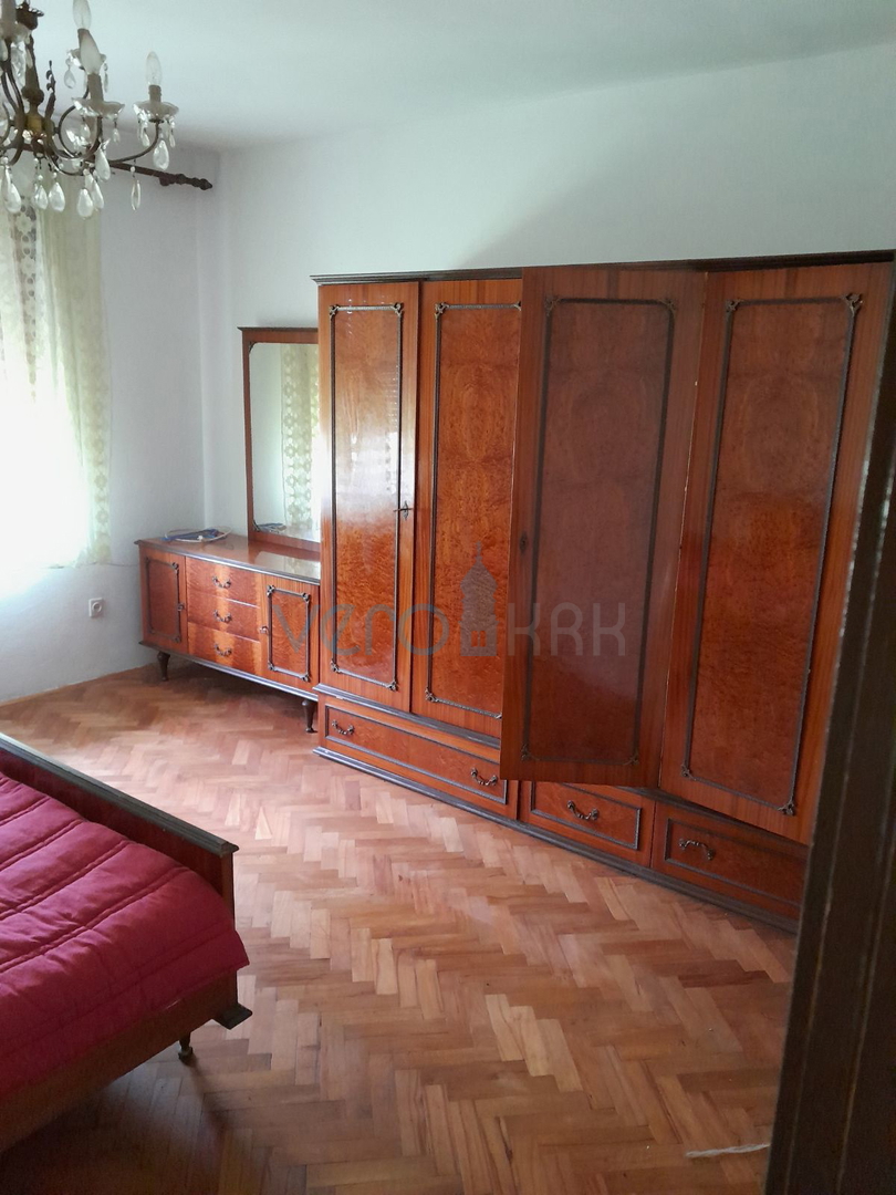 Čabar, Prezid, samostojna hiša, velika parcela, drvarnica, prodaja