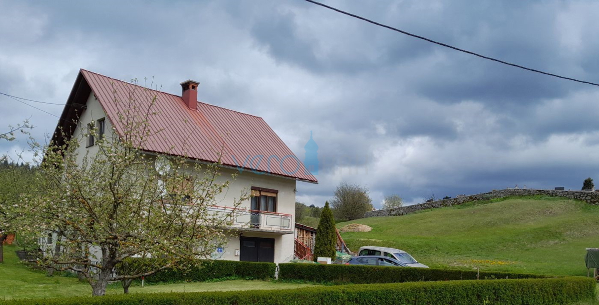 Čabar, Prezid, samostojna hiša, velika parcela, drvarnica, prodaja