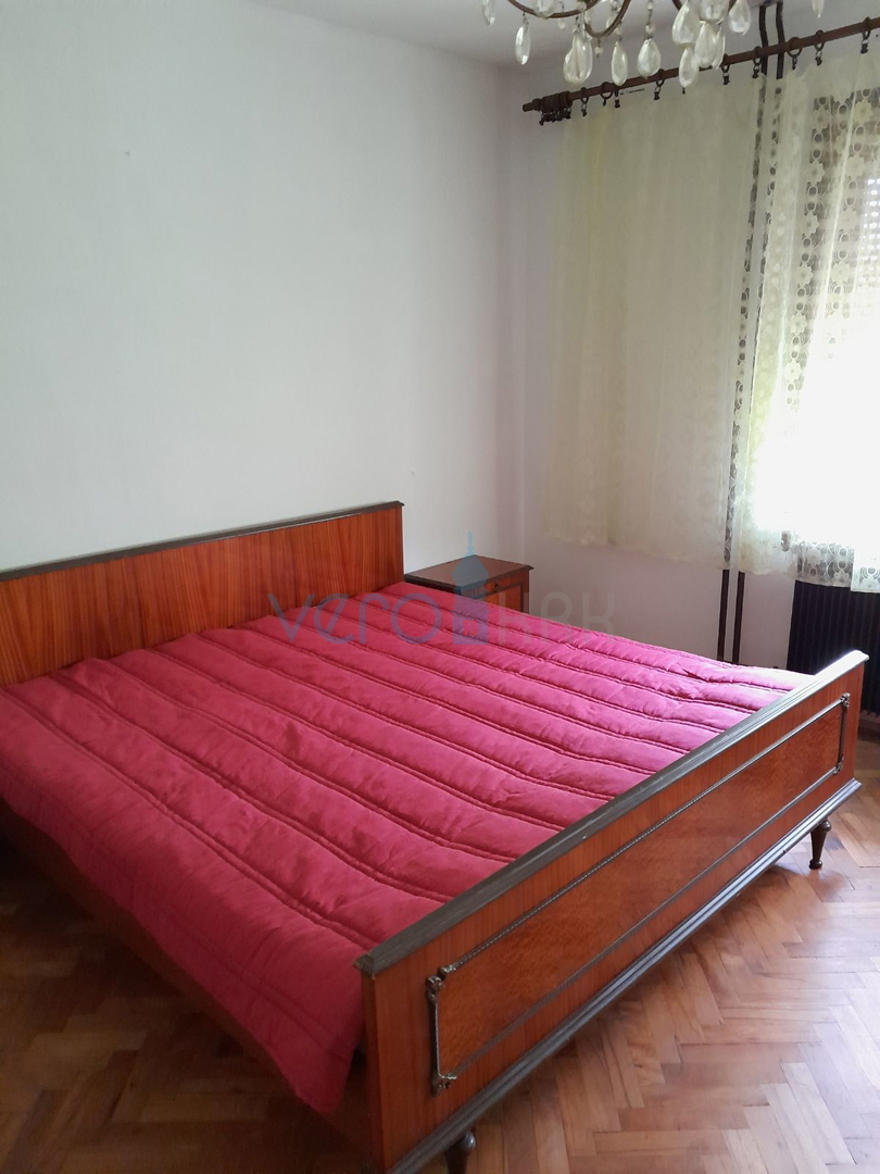 Čabar, Prezid, samostojna hiša, velika parcela, drvarnica, prodaja