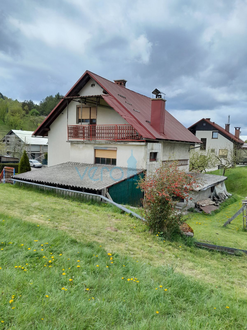 Čabar, Prezid, samostojna hiša, velika parcela, drvarnica, prodaja