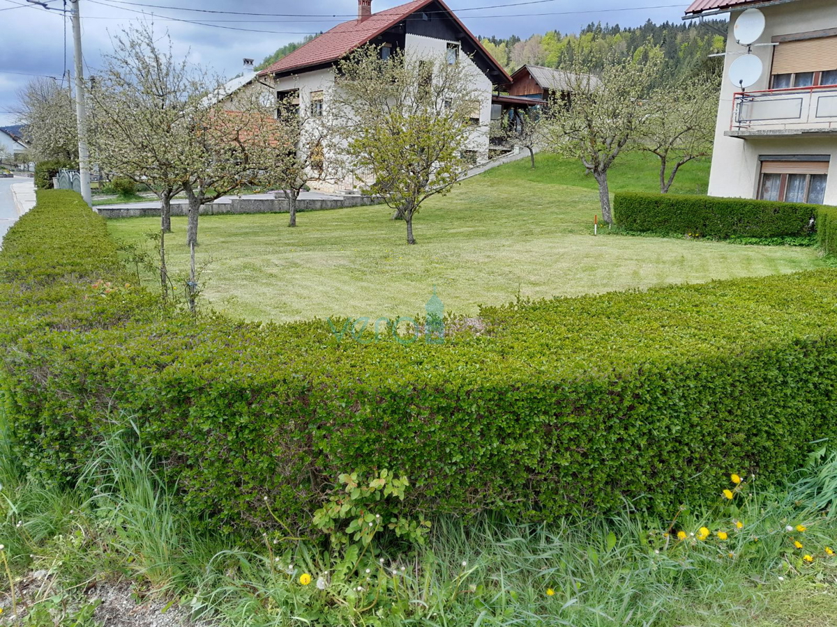 Čabar, Prezid, samostojna hiša, velika parcela, drvarnica, prodaja