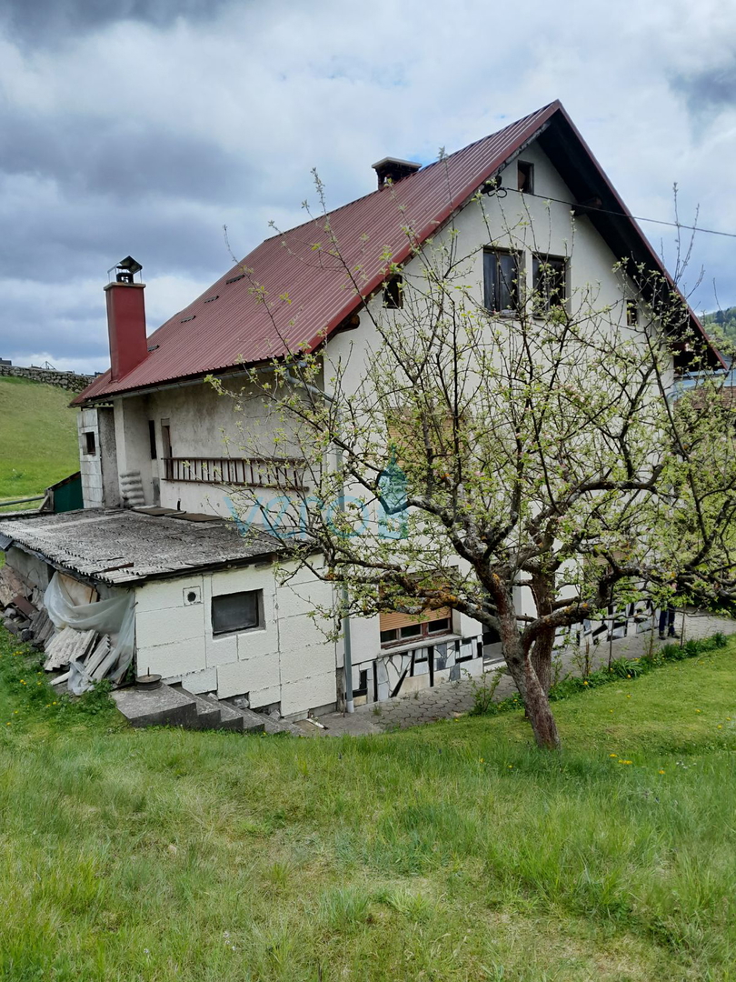 Čabar, Prezid, samostojna hiša, velika parcela, drvarnica, prodaja