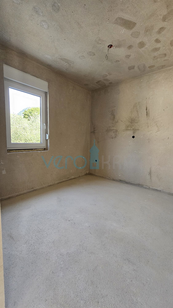 Otok Krk, Baška, okolica, prodamo dvosobni apartma 62m2, pritličje, vrt