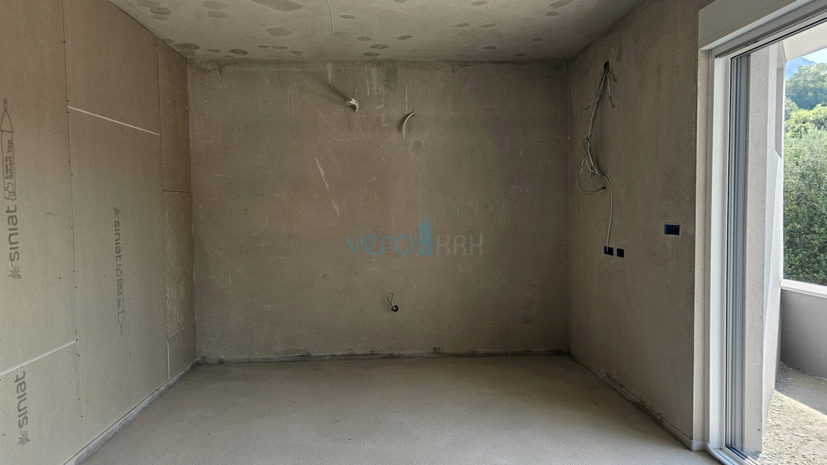 Otok Krk, Baška, okolica, prodamo dvosobni apartma 62m2, pritličje, vrt