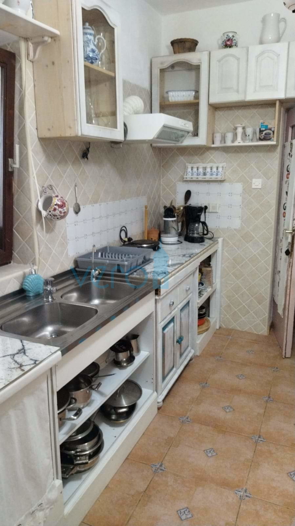 Otok Krk, center Malinska: Samostojna apartmajska hiša s 7 enotami, 450 m od morja, na prodaj