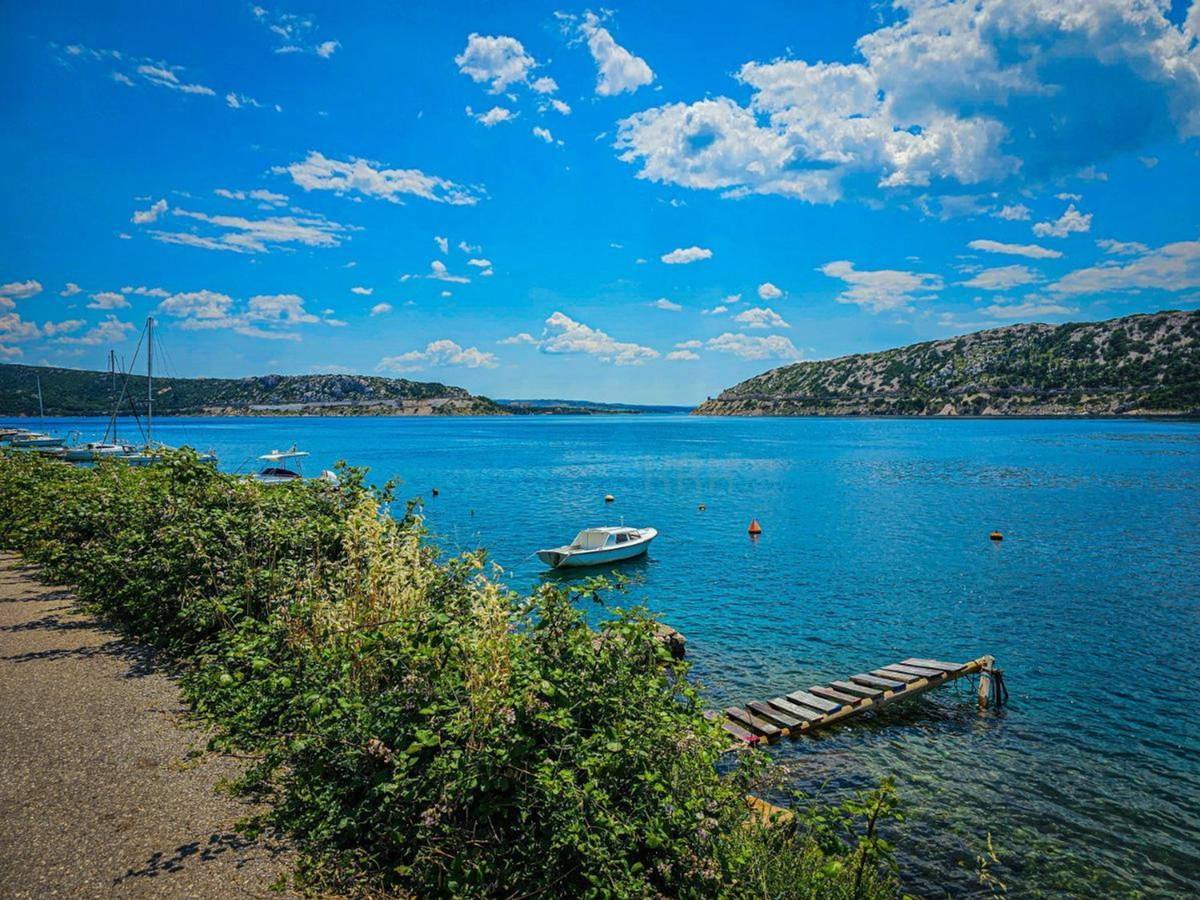 Bakar, skrajni v vrsti, hiša ob morju, prodaja