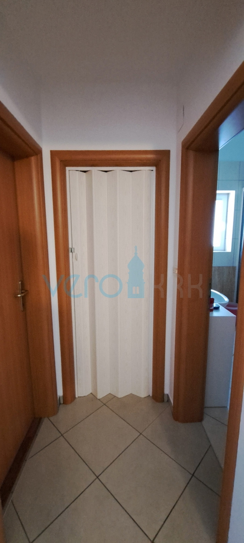 Uvala Soline, otok Krk, dvosobno stanovanje s pogledom, prodaja